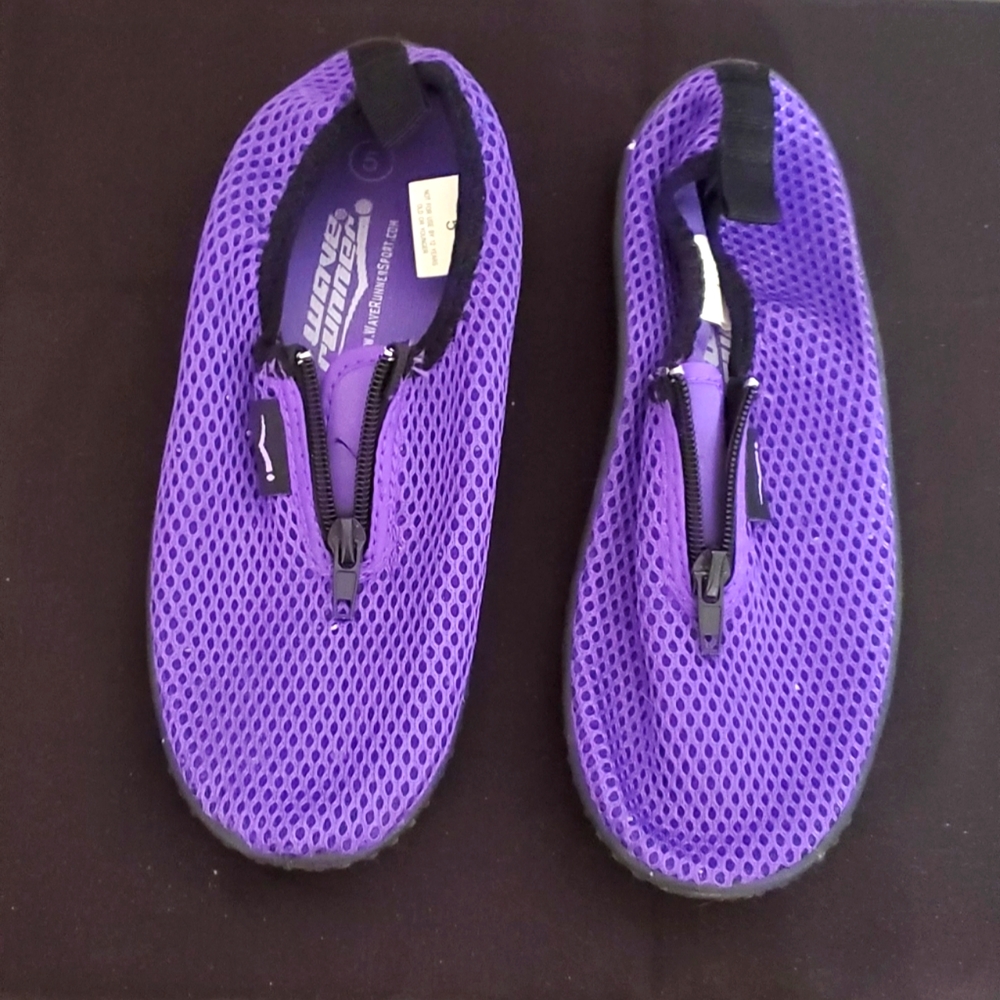 EUC Wave Runner Water Shoes Size 5 Purple